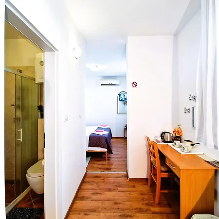 Comfortable Rooms - City Place Apartment
